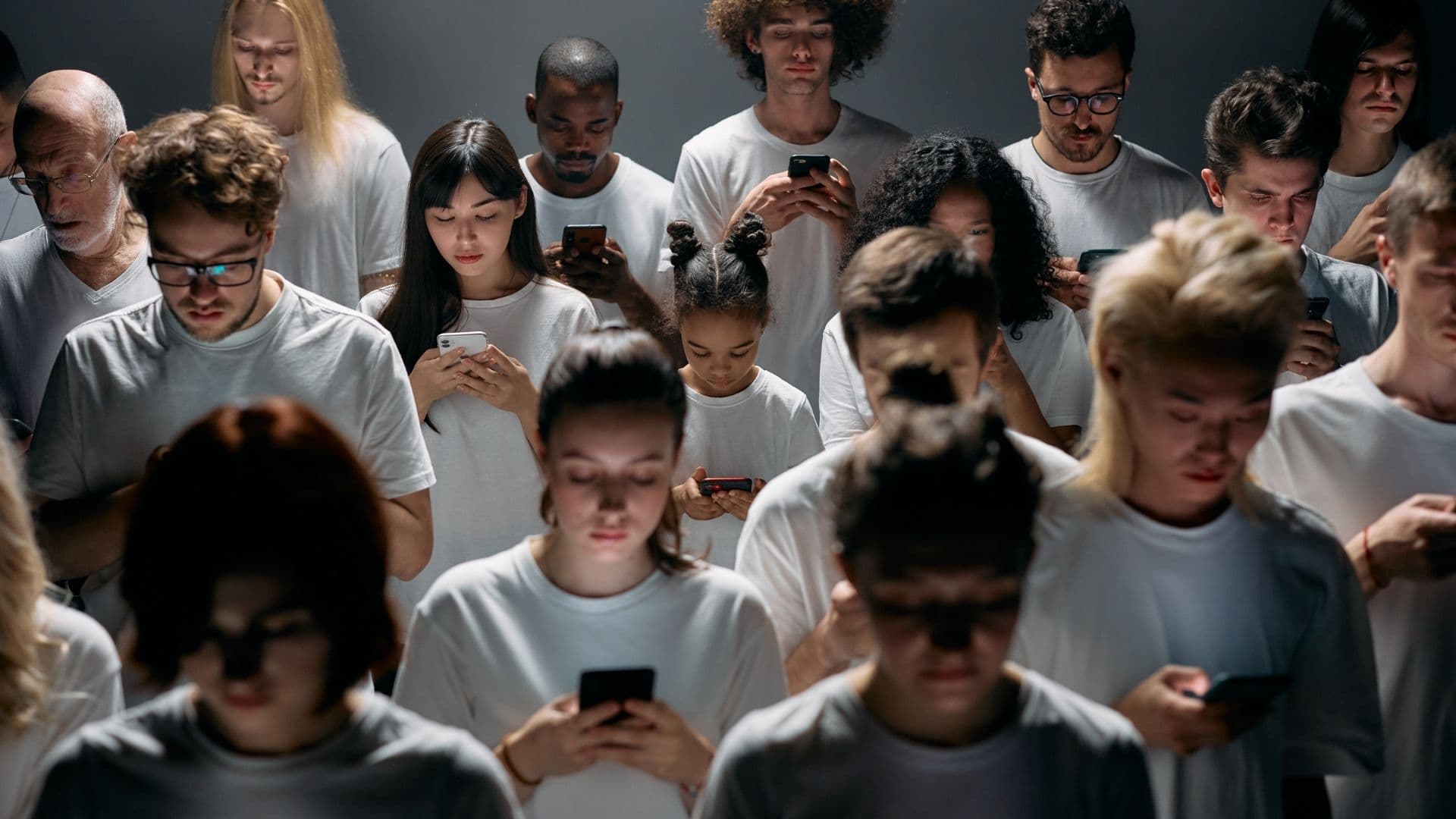Gen Z ไม่ชอบรับโทรศัพท์ HR เพราะอะไร? ทำความเข้าใจพฤติกรรมการสื่อสารของคนรุ่นใหม่ในขั้นตอนสมัครงาน